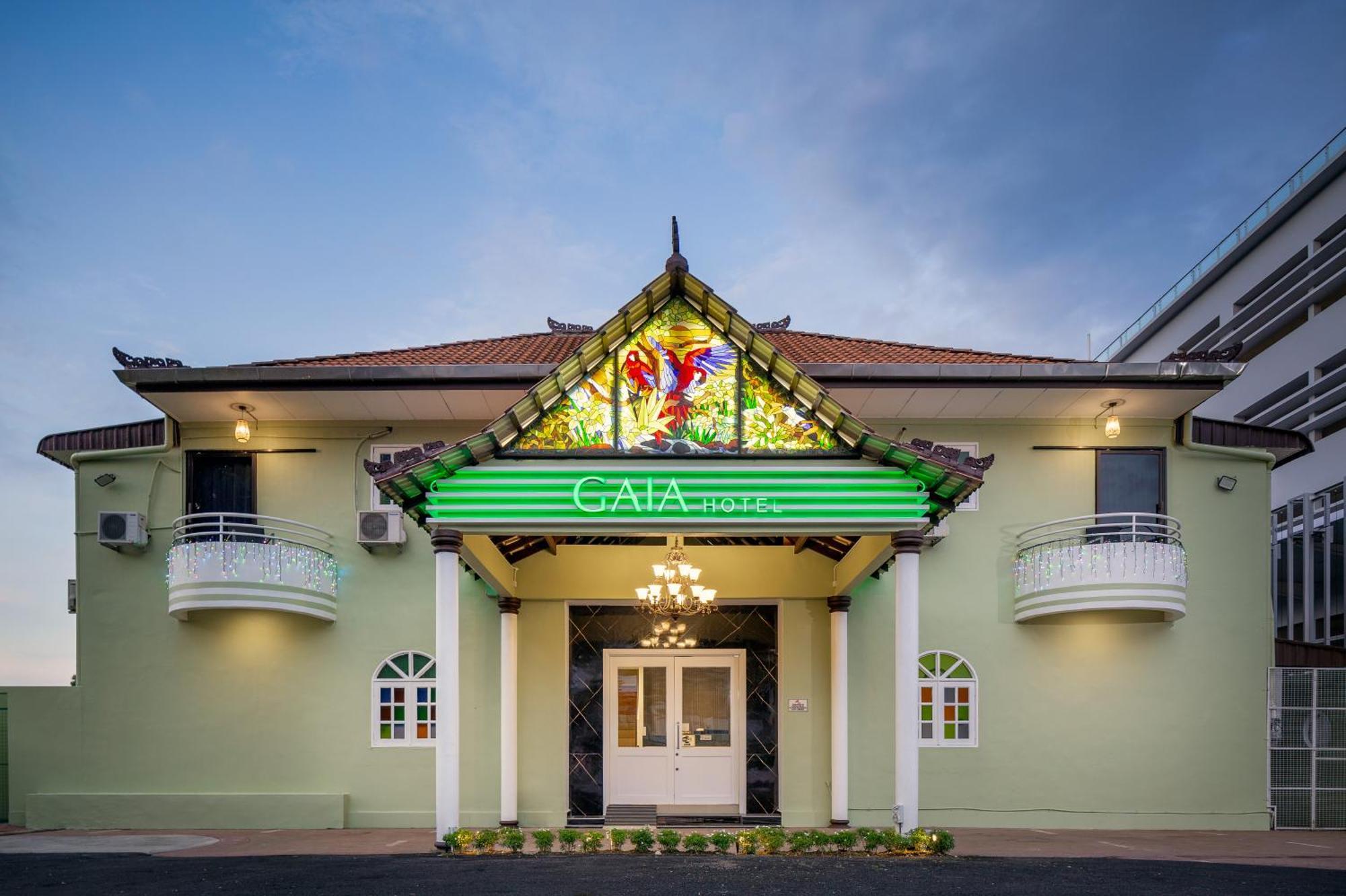 Gaia Hotel Танджунг-Бунга Экстерьер фото